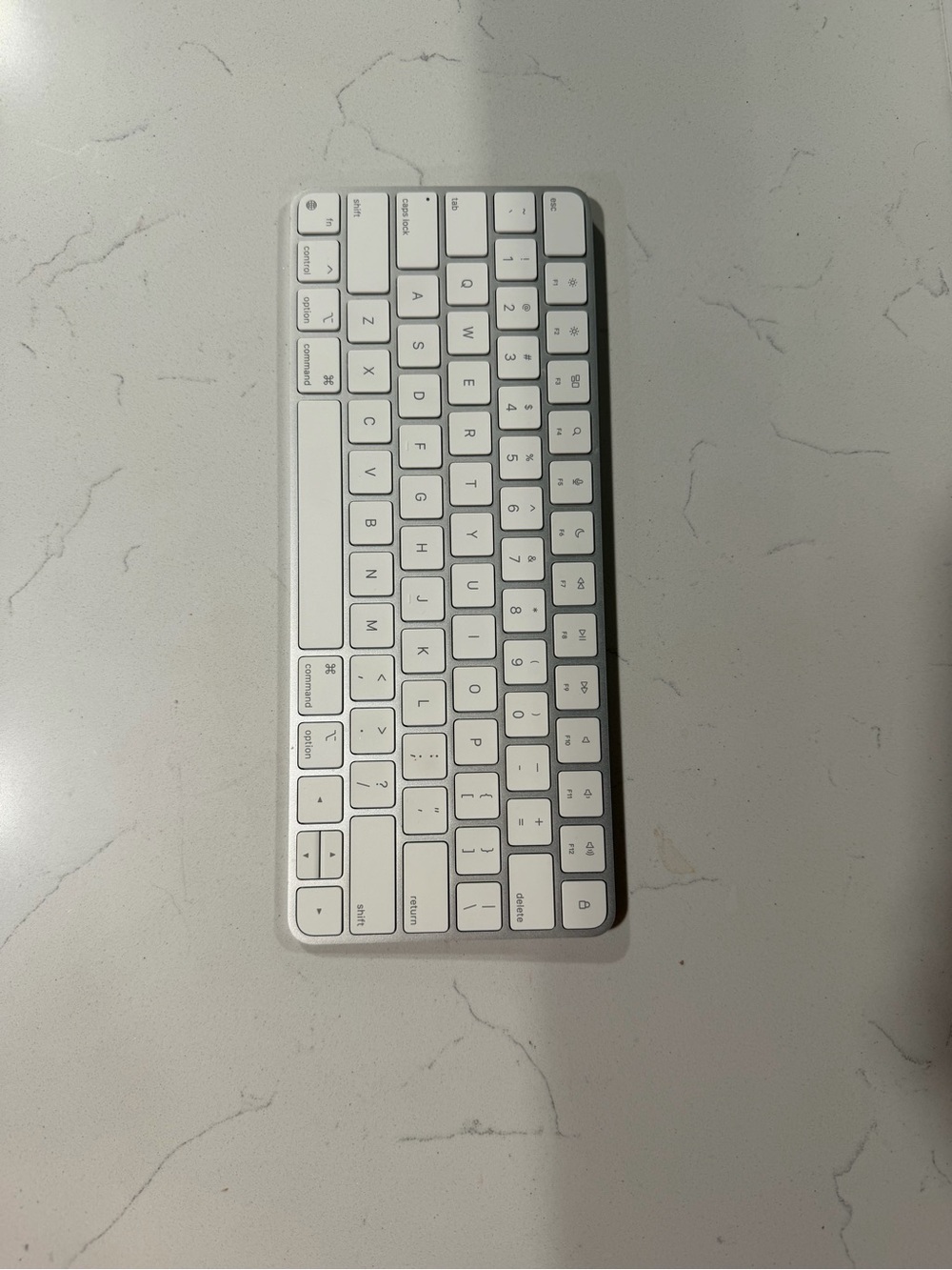 APPLE MAGIC KEYBOARD